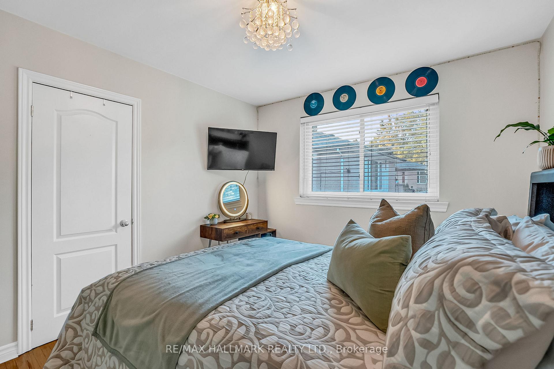 Photo 27 of 4 Cabot Court, Aurora, Aurora Heights — HOMEH