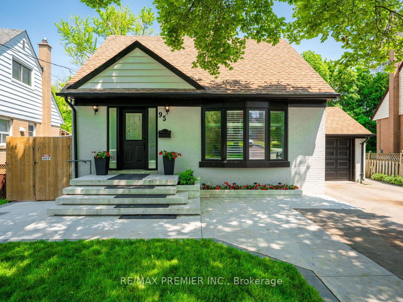 Photo 1 of 95 Clearbrooke Circle, Etobicoke, Rexdale-Kipling — HOMEH