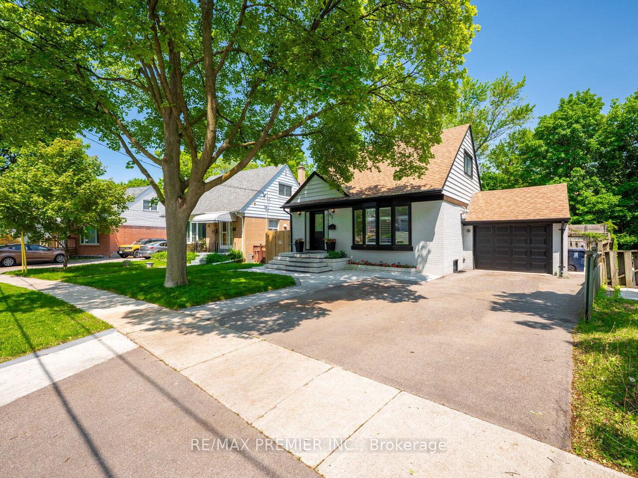 Photo 4 of 95 Clearbrooke Circle, Etobicoke, Rexdale-Kipling — HOMEH