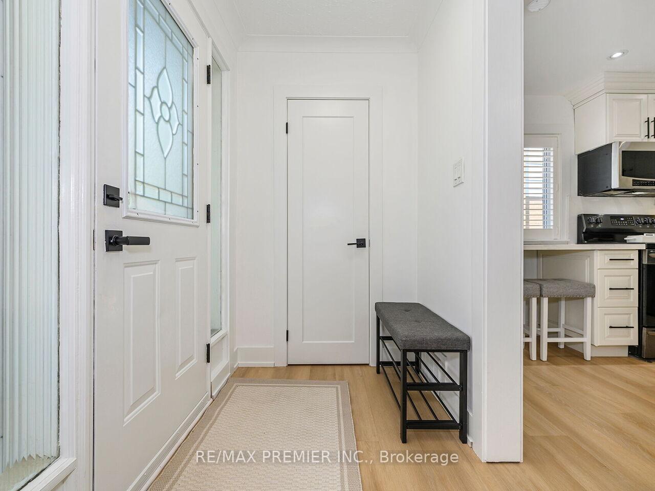 Photo 7 of 95 Clearbrooke Circle, Etobicoke, Rexdale-Kipling — HOMEH