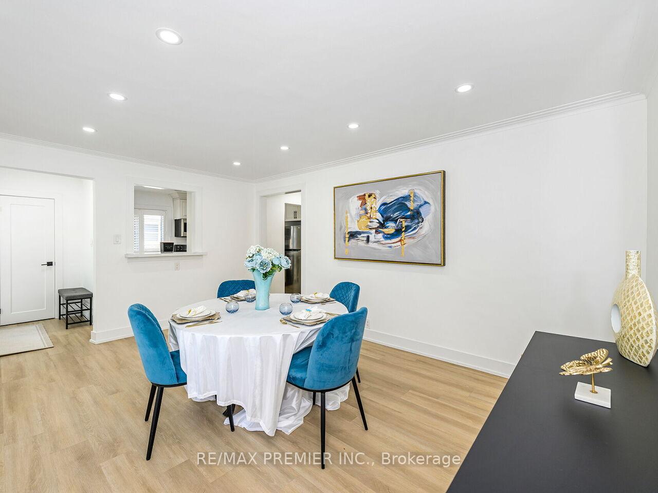 Photo 35 of 95 Clearbrooke Circle, Etobicoke, Rexdale-Kipling — HOMEH