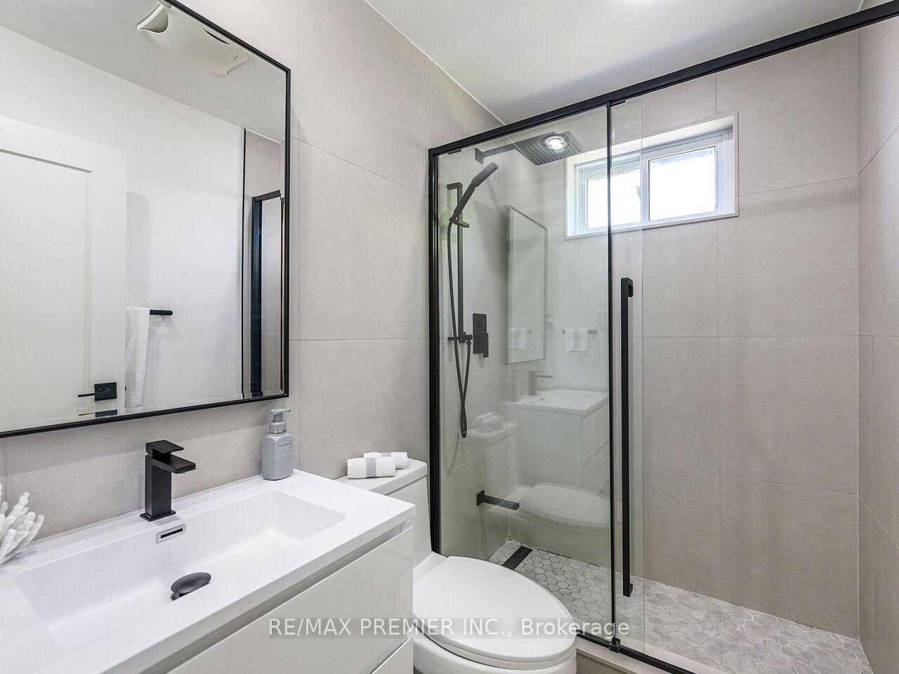 Photo 8 of 95 Clearbrooke Circle, Etobicoke, Rexdale-Kipling — HOMEH