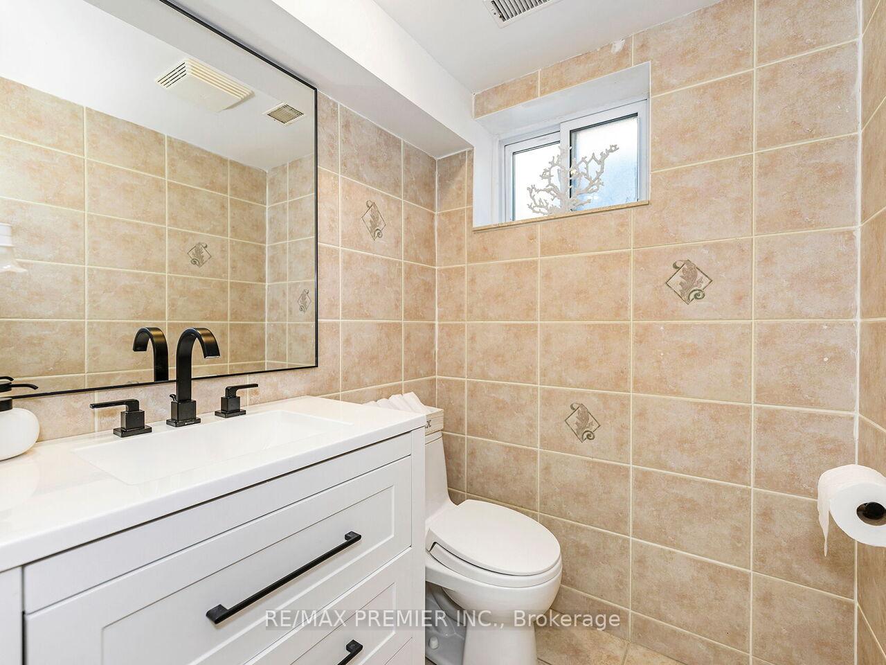 Photo 18 of 95 Clearbrooke Circle, Etobicoke, Rexdale-Kipling — HOMEH
