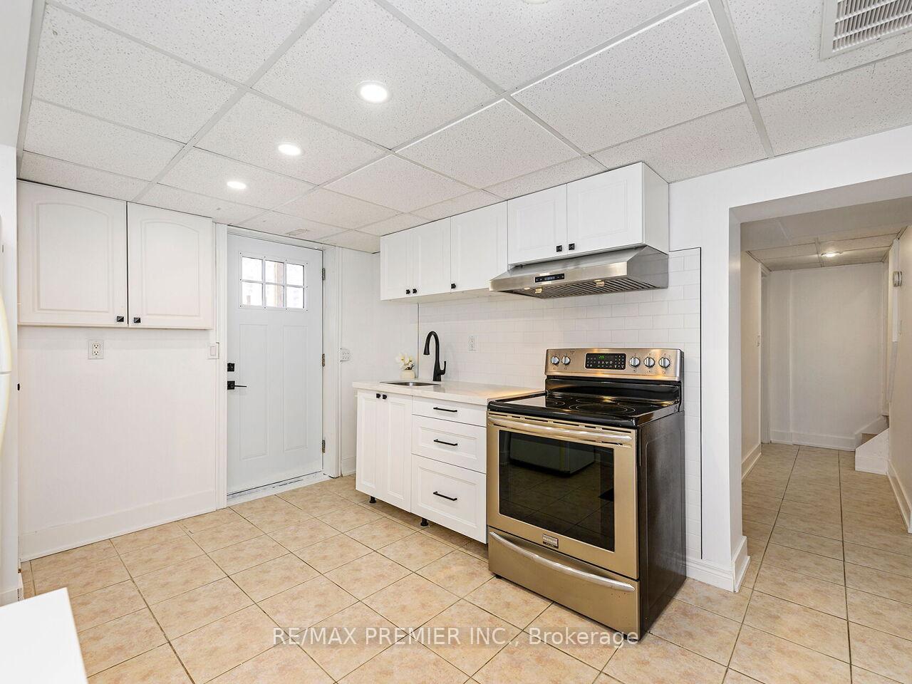 Photo 22 of 95 Clearbrooke Circle, Etobicoke, Rexdale-Kipling — HOMEH