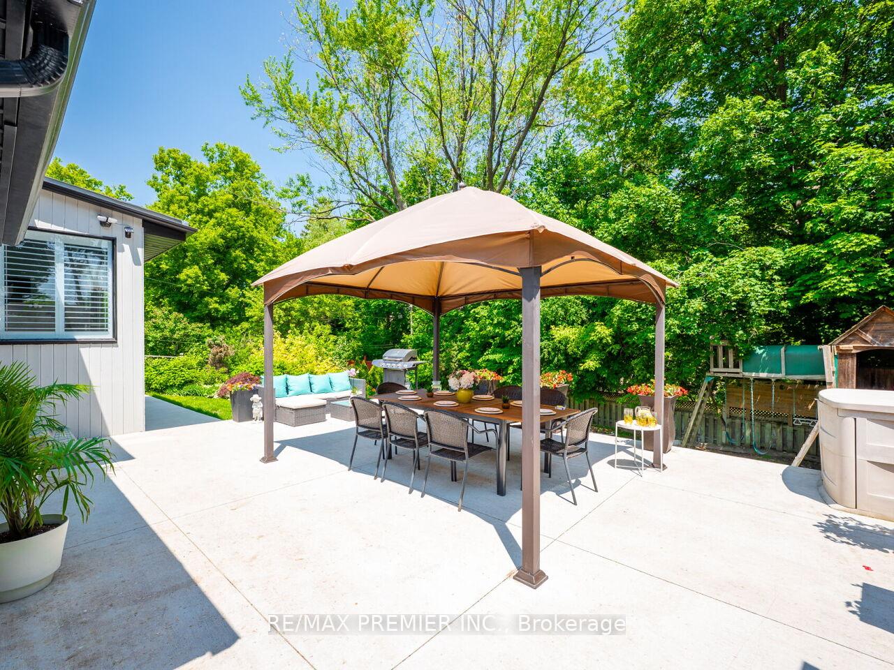 Photo 46 of 95 Clearbrooke Circle, Etobicoke, Rexdale-Kipling — HOMEH