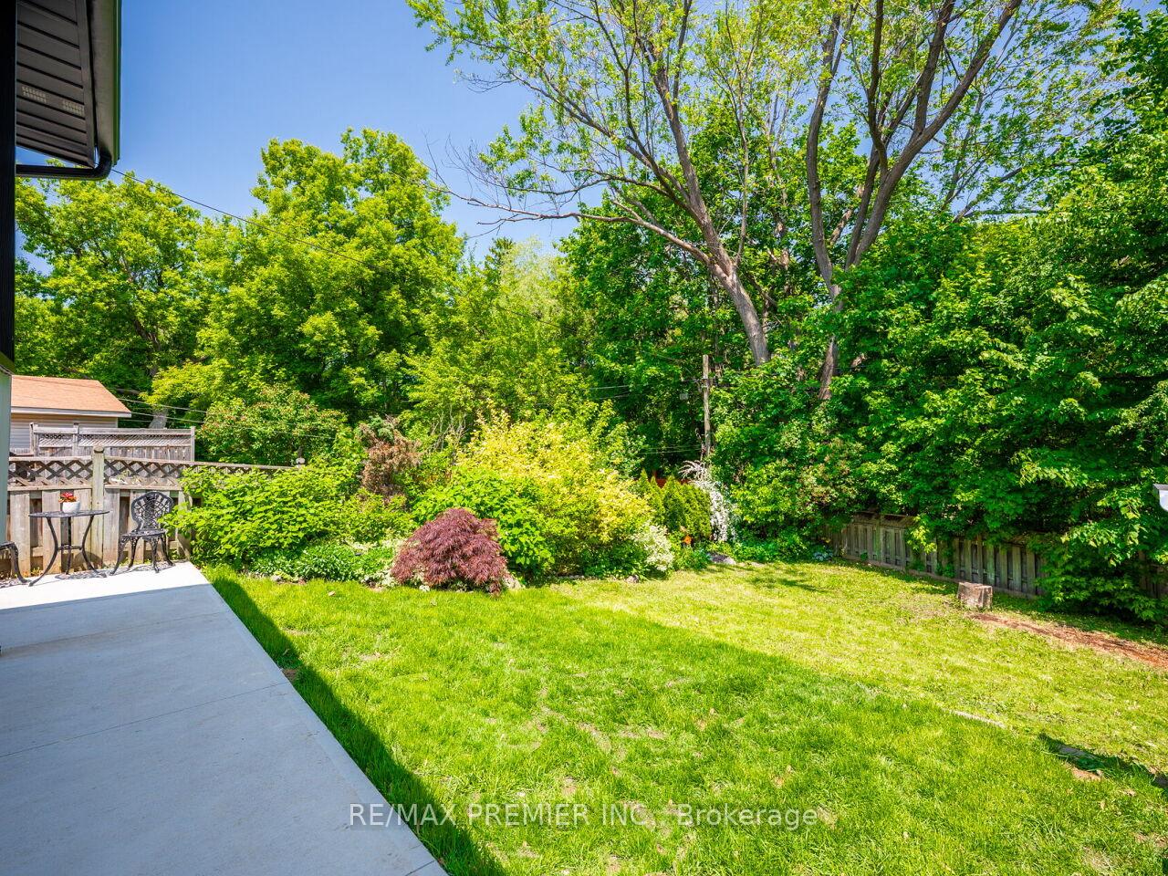 Photo 44 of 95 Clearbrooke Circle, Etobicoke, Rexdale-Kipling — HOMEH