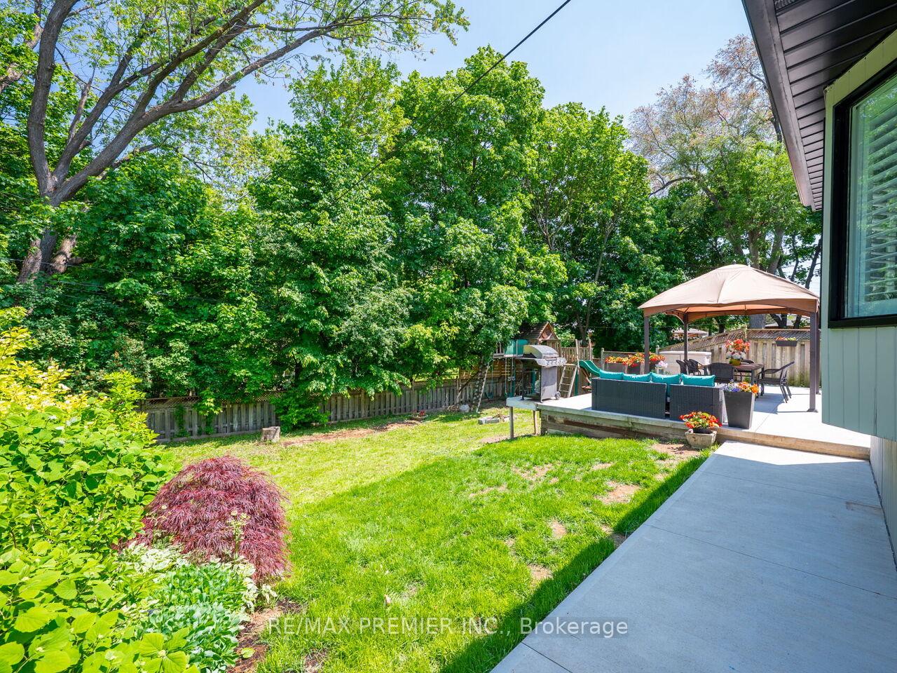 Photo 38 of 95 Clearbrooke Circle, Etobicoke, Rexdale-Kipling — HOMEH