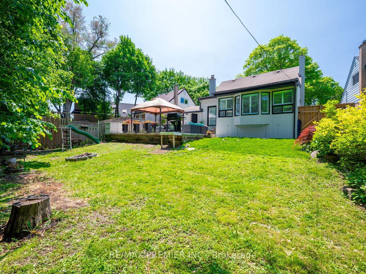 Photo 33 of 95 Clearbrooke Circle, Etobicoke, Rexdale-Kipling — HOMEH