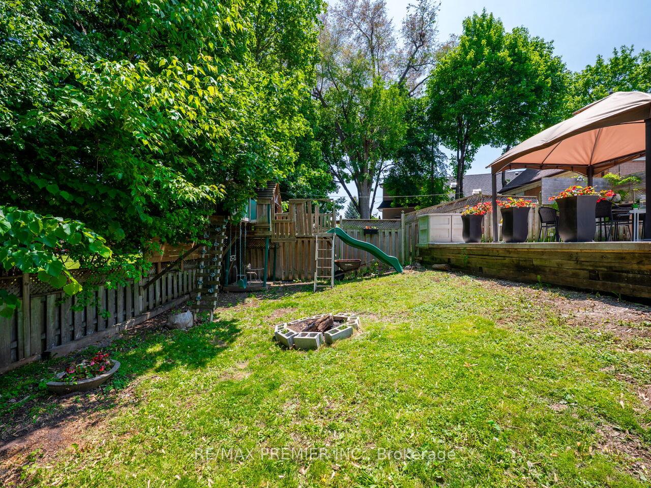 Photo 39 of 95 Clearbrooke Circle, Etobicoke, Rexdale-Kipling — HOMEH
