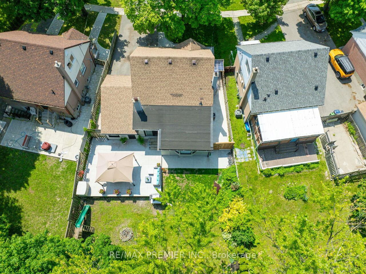 Photo 36 of 95 Clearbrooke Circle, Etobicoke, Rexdale-Kipling — HOMEH
