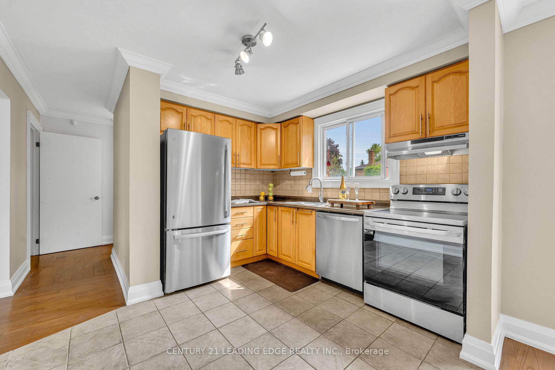 Photo 13 of 353 Fleetwood Drive, Oshawa, Eastdale — HOMEH