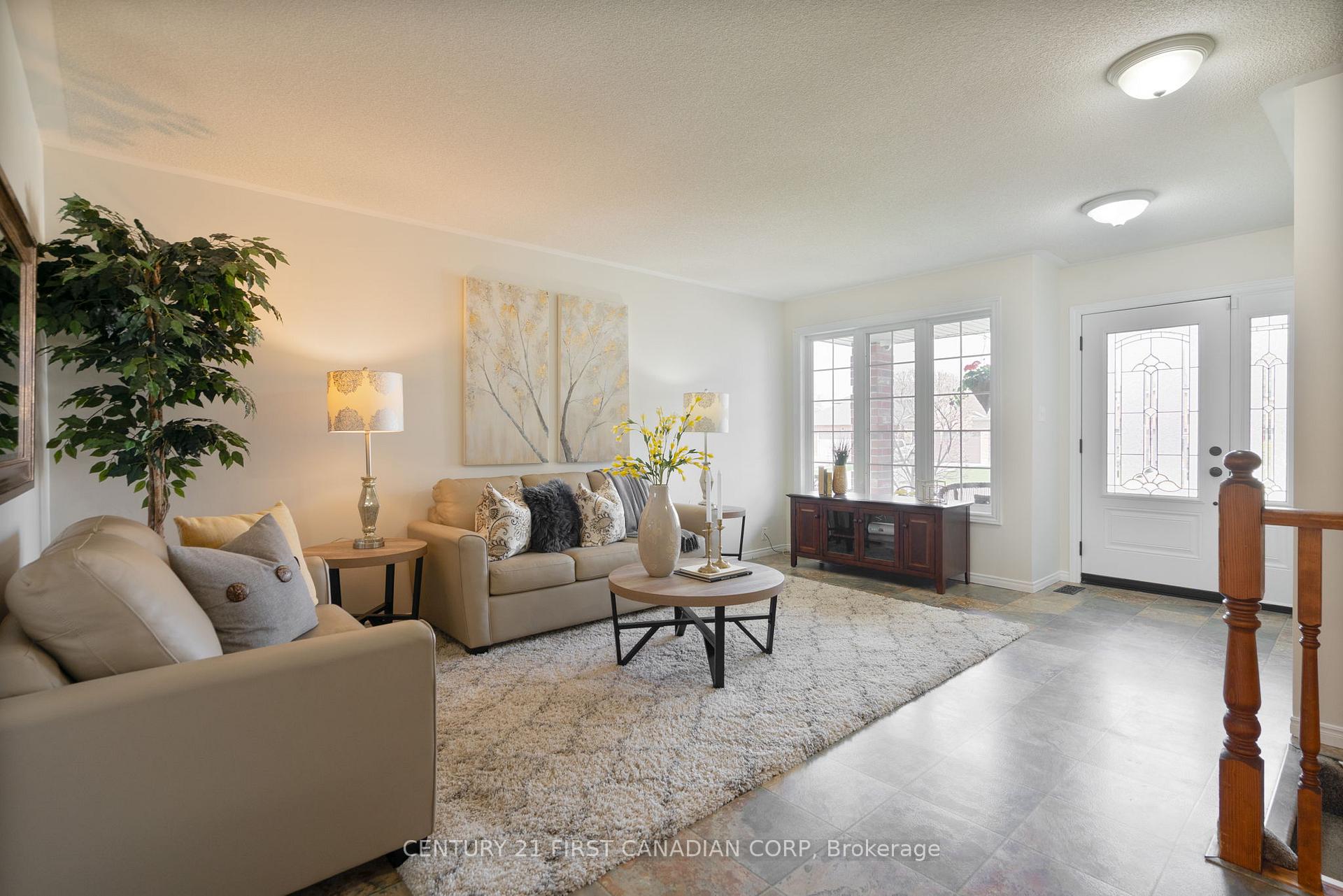 Photo 9 of 36 Juniper Crescent, Strathroy-Caradoc, SE — HOMEH