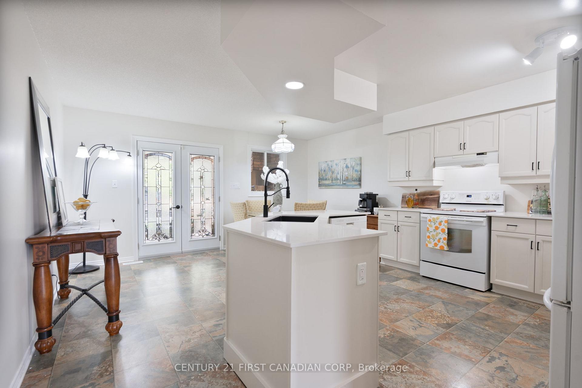 Photo 5 of 36 Juniper Crescent, Strathroy-Caradoc, SE — HOMEH