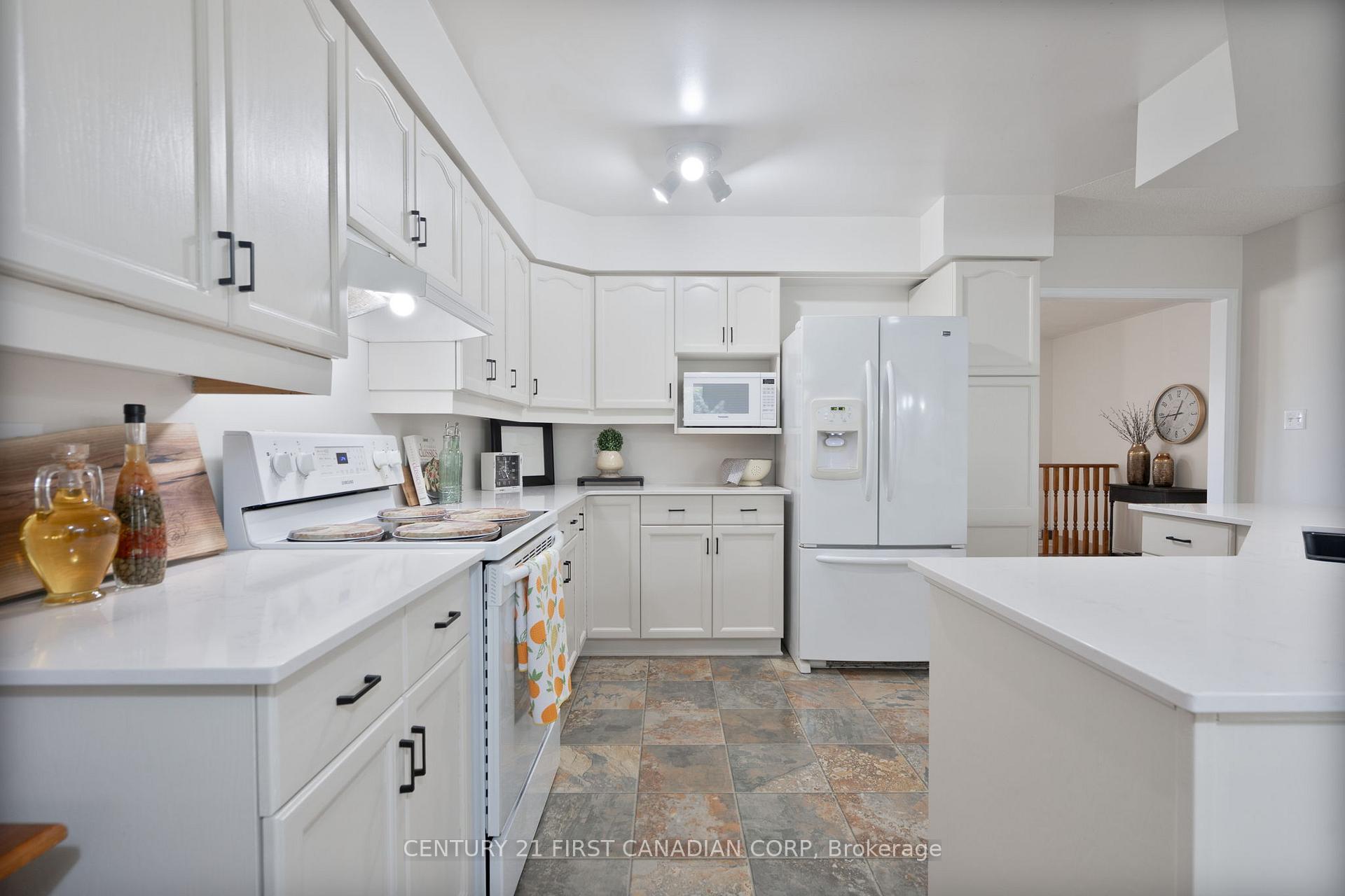 Photo 2 of 36 Juniper Crescent, Strathroy-Caradoc, SE — HOMEH