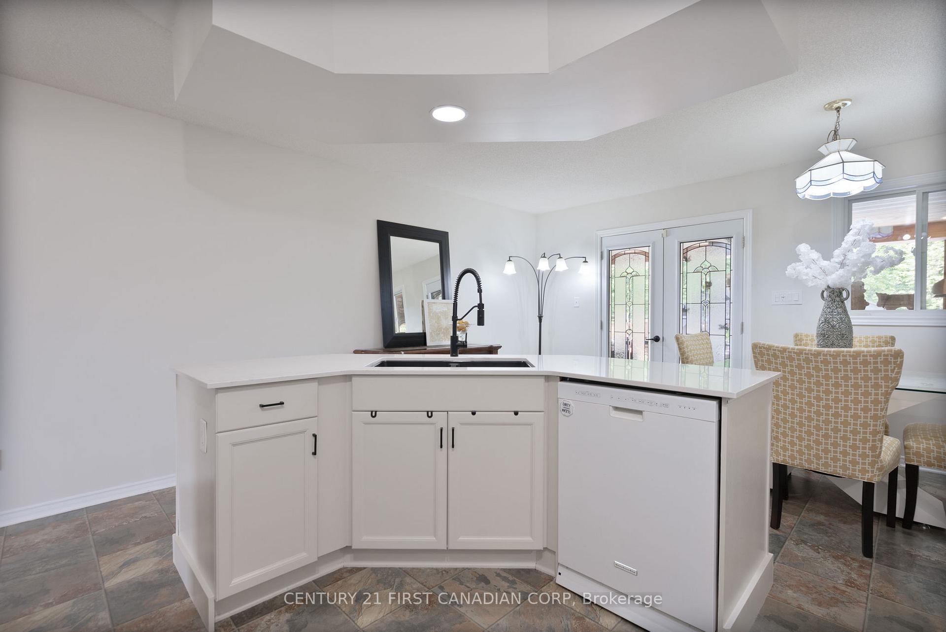 Photo 3 of 36 Juniper Crescent, Strathroy-Caradoc, SE — HOMEH