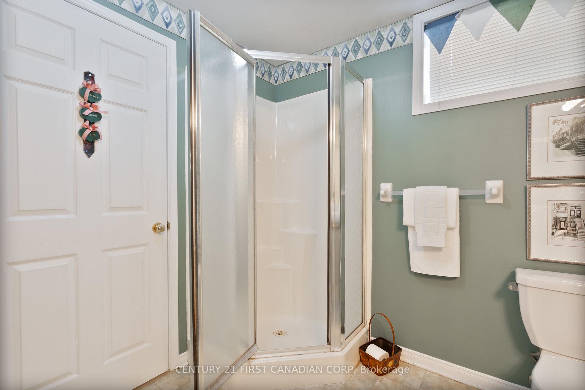 Photo 23 of 36 Juniper Crescent, Strathroy-Caradoc, SE — HOMEH