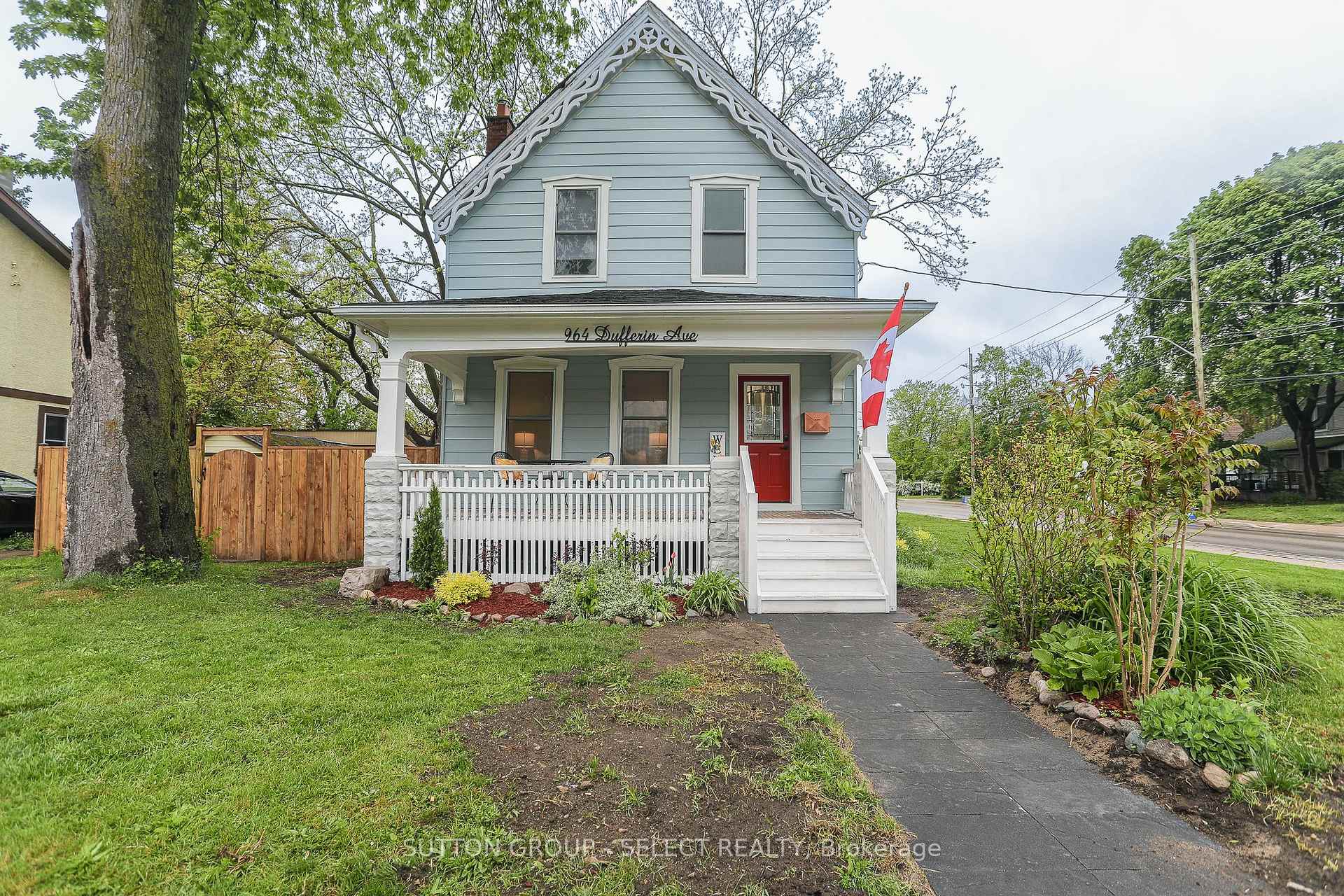 Front of 964 Dufferin Avenue