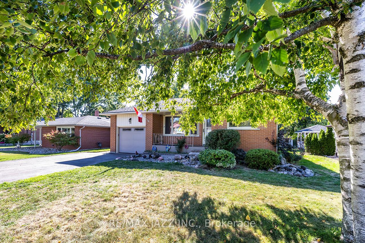 Photo 2 of 84 Prospect Street, Clarington, Bowmanville — HOMEH
