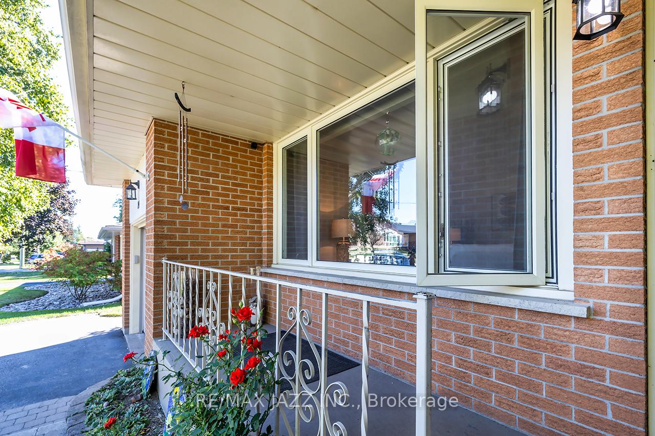 Photo 4 of 84 Prospect Street, Clarington, Bowmanville — HOMEH