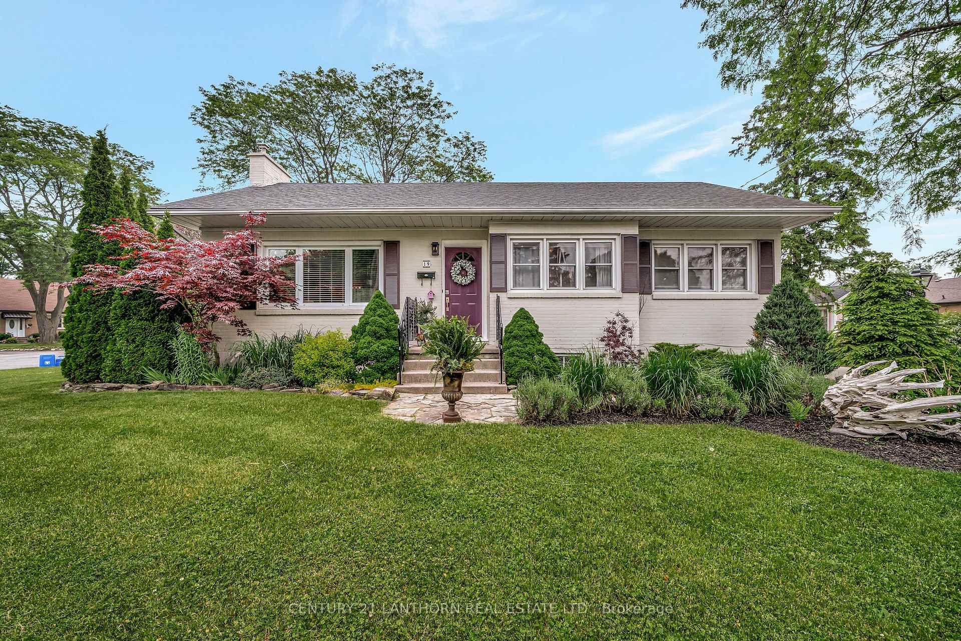 Photo 1 of 19 Woodland Acres, Belleville — HOMEH