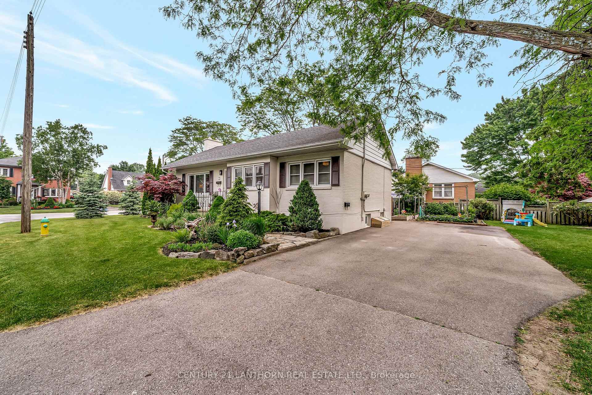Photo 2 of 19 Woodland Acres, Belleville — HOMEH