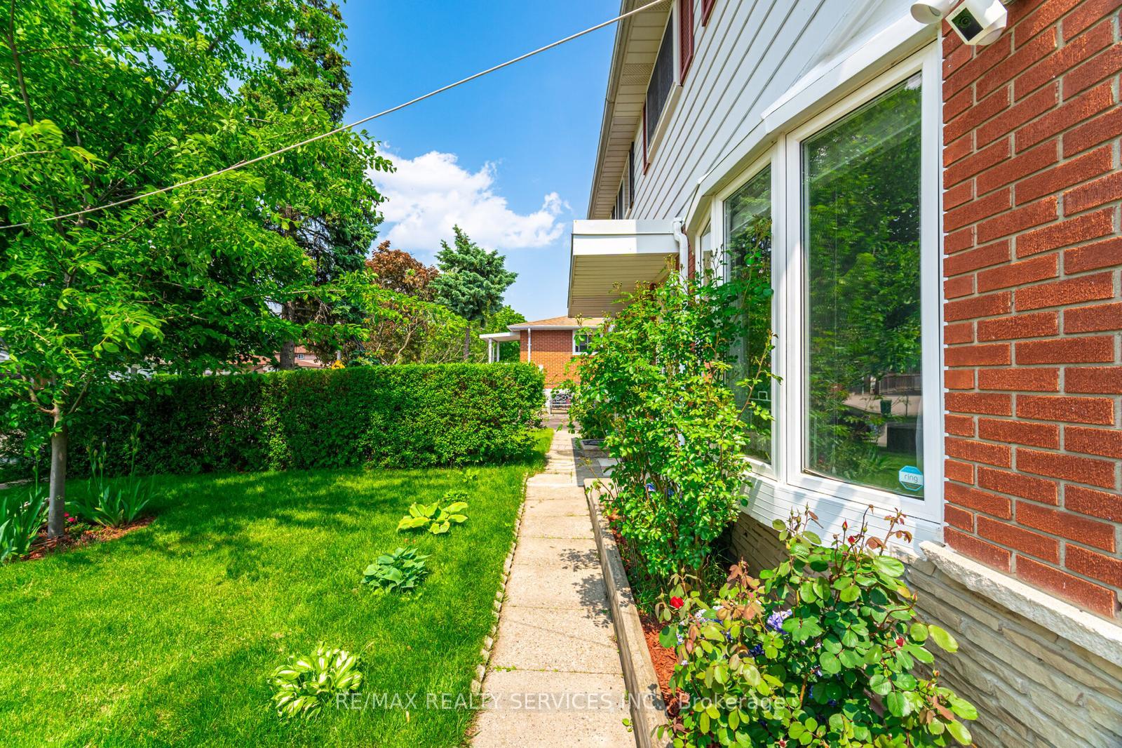 Photo 12 of 137 Archdekin Drive, Brampton, Madoc — HOMEH