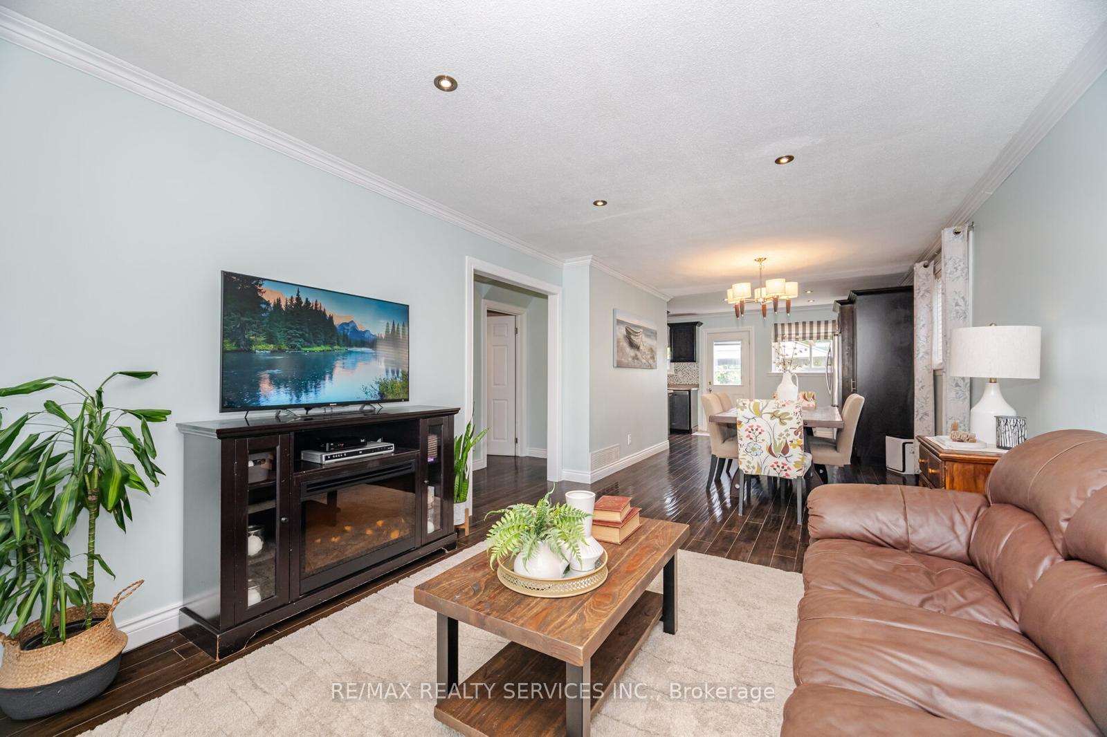 Photo 8 of 137 Archdekin Drive, Brampton, Madoc — HOMEH