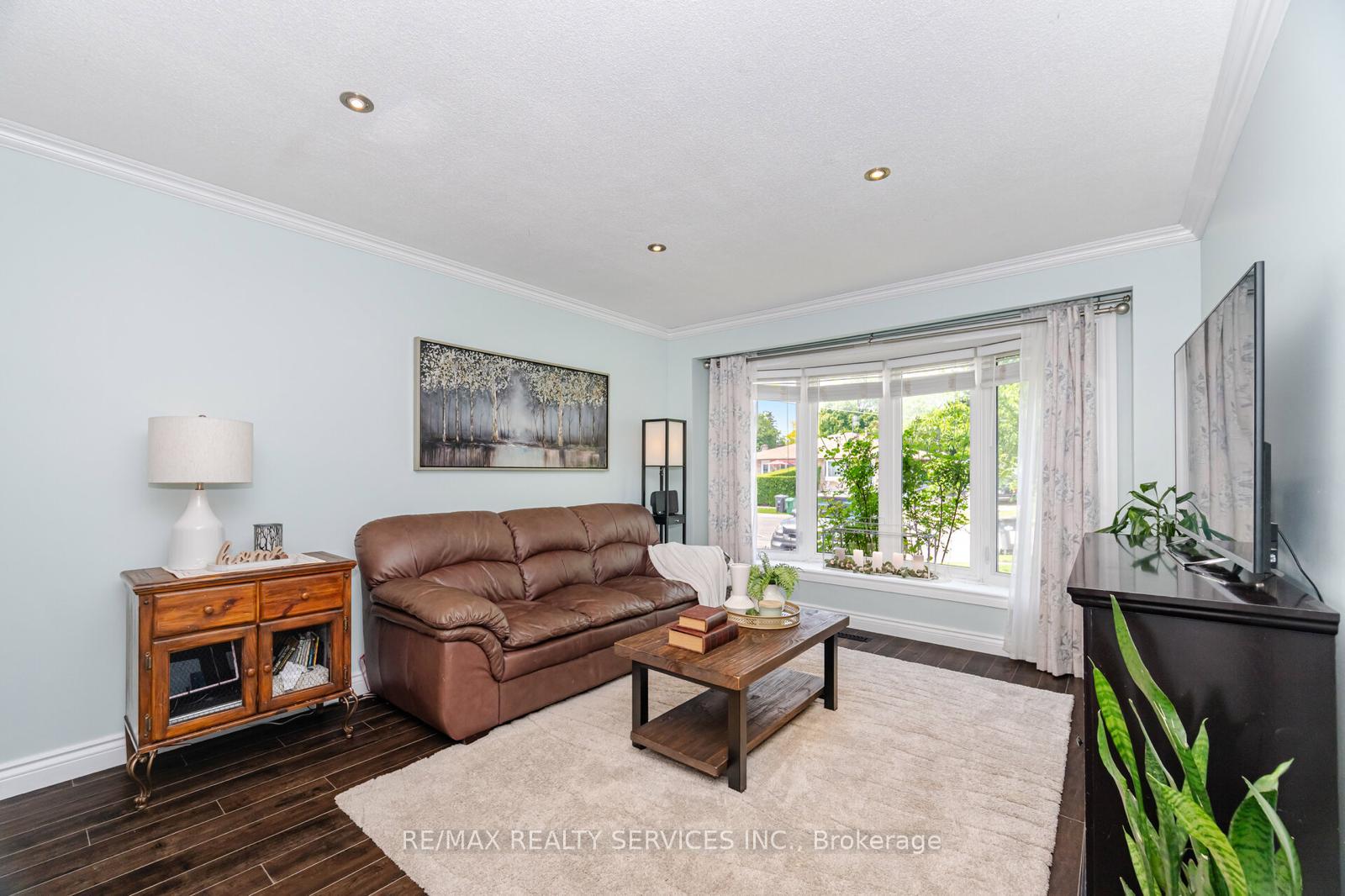 Photo 5 of 137 Archdekin Drive, Brampton, Madoc — HOMEH
