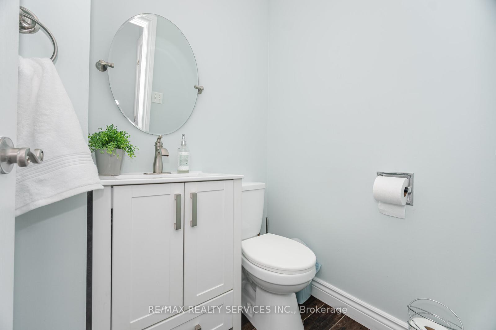 Photo 37 of 137 Archdekin Drive, Brampton, Madoc — HOMEH