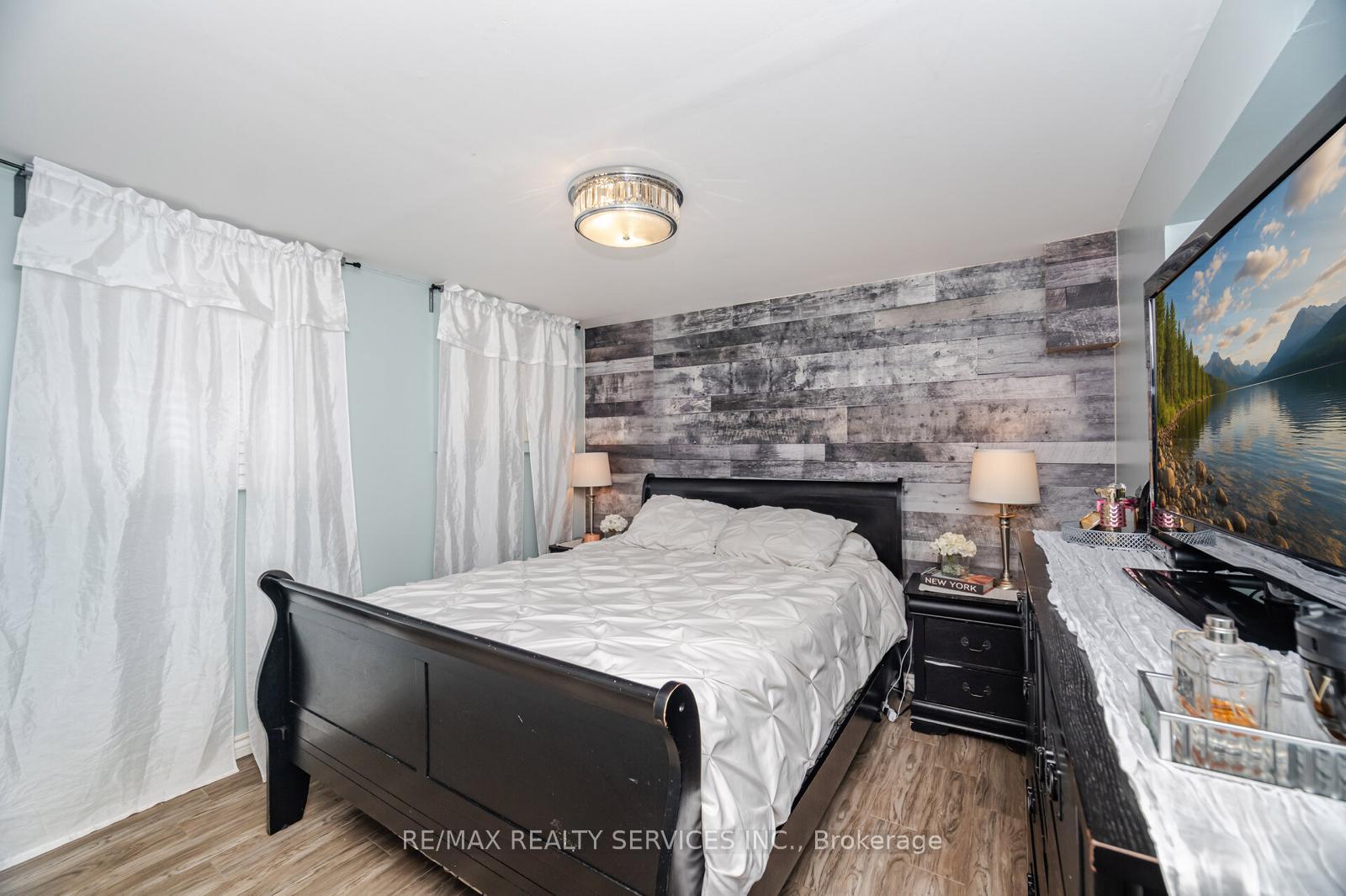 Photo 26 of 137 Archdekin Drive, Brampton, Madoc — HOMEH