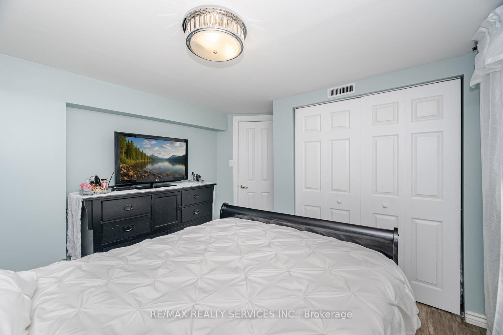 Photo 33 of 137 Archdekin Drive, Brampton, Madoc — HOMEH