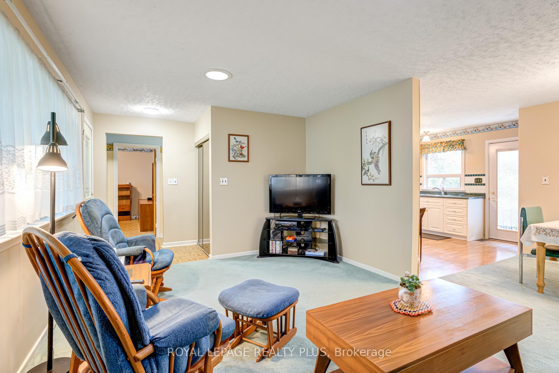 Photo 5 of 3 Gordon Drive, Brampton, Brampton South — HOMEH