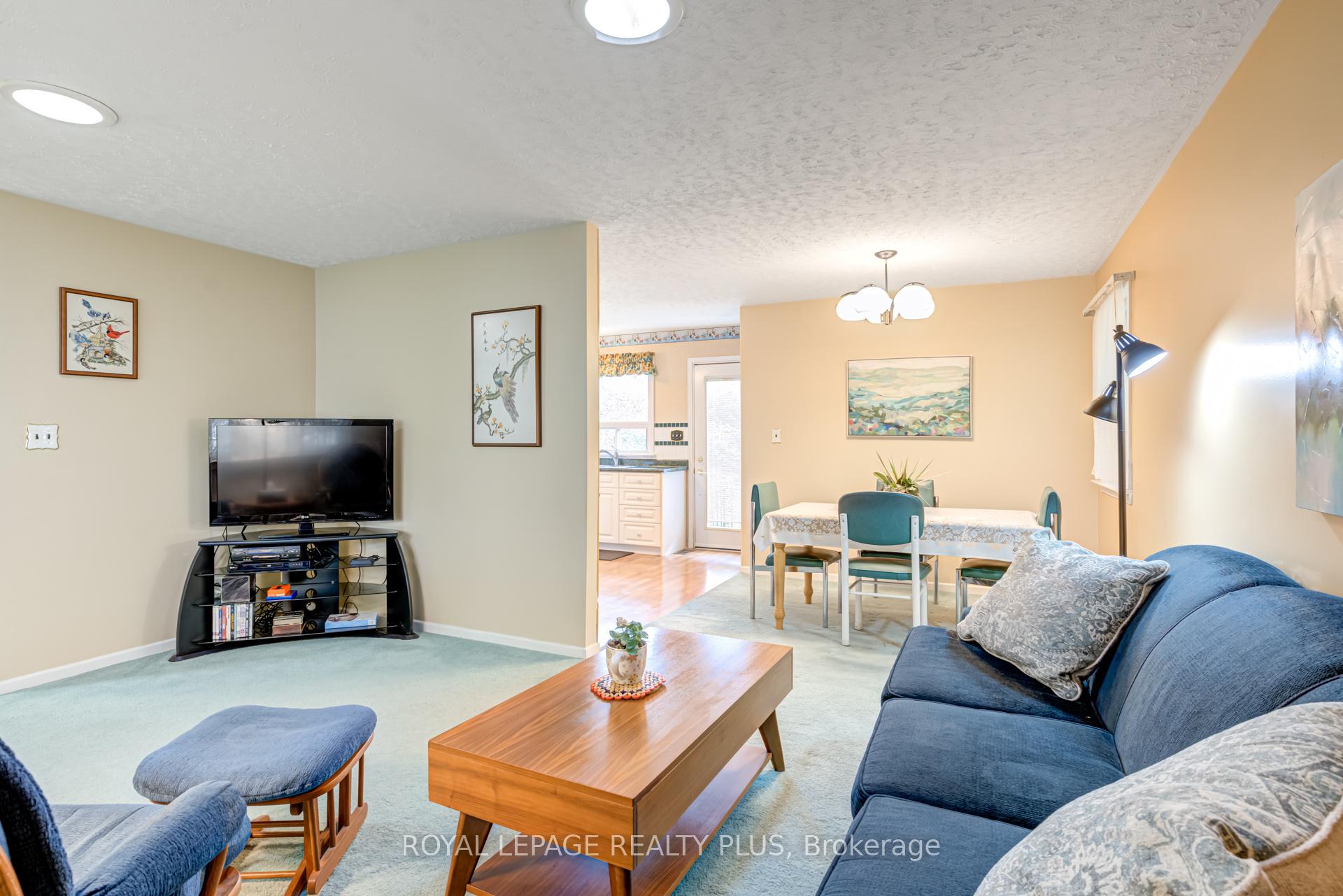 Photo 12 of 3 Gordon Drive, Brampton, Brampton South — HOMEH