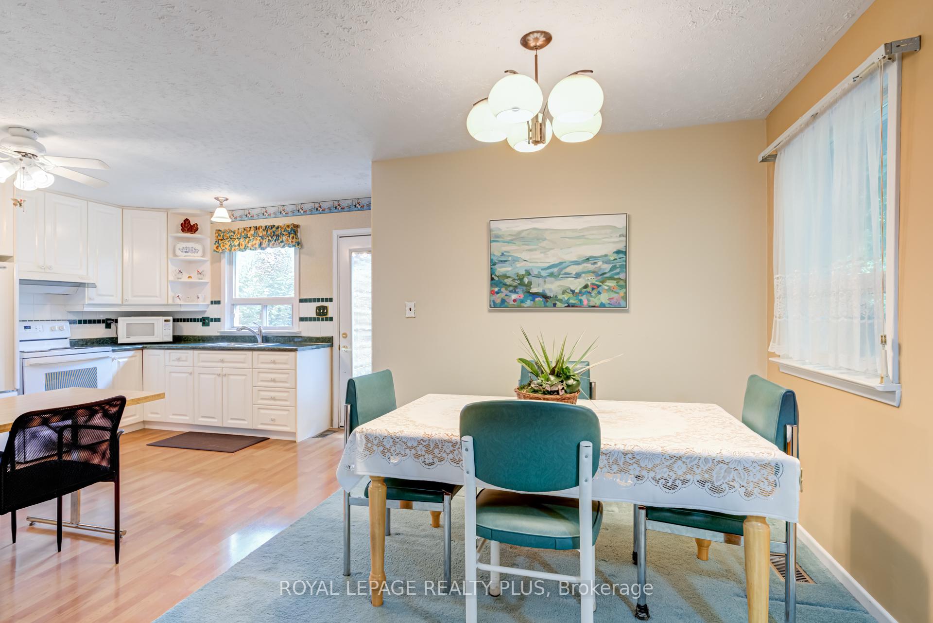 Photo 8 of 3 Gordon Drive, Brampton, Brampton South — HOMEH