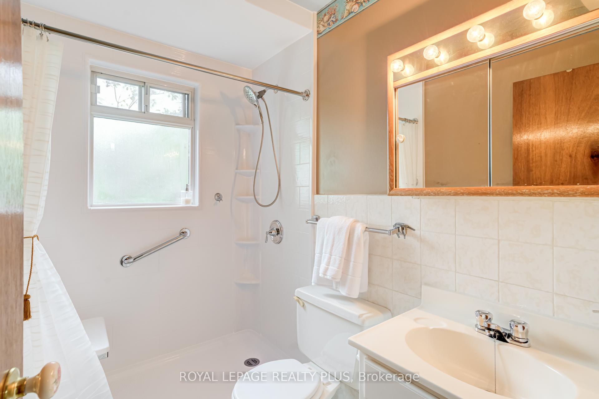 Photo 25 of 3 Gordon Drive, Brampton, Brampton South — HOMEH