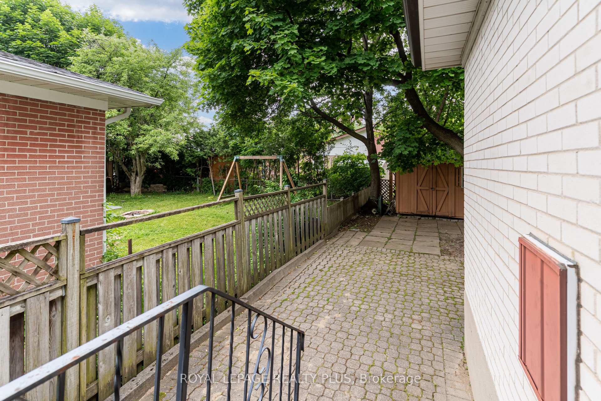 Photo 23 of 3 Gordon Drive, Brampton, Brampton South — HOMEH