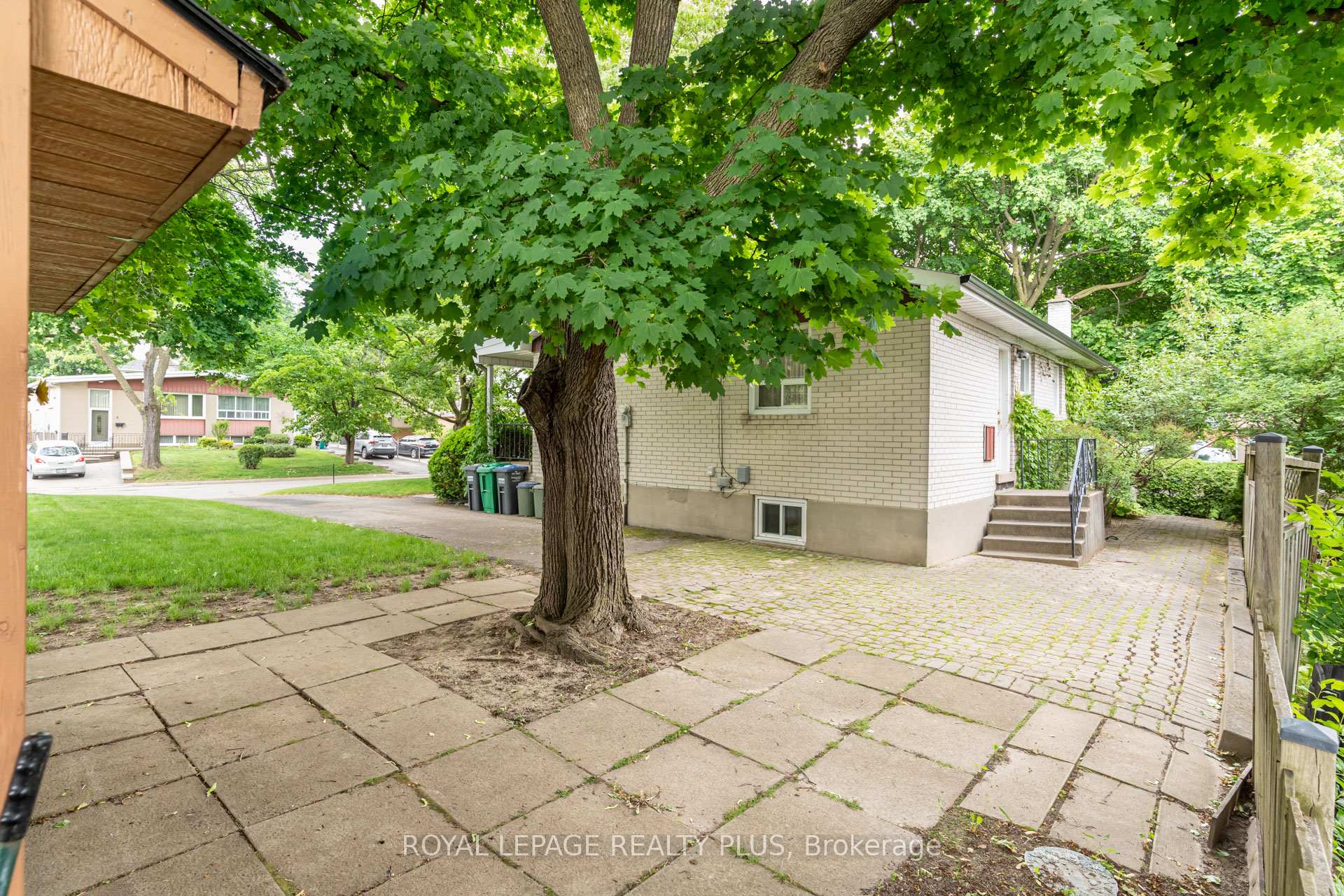 Photo 26 of 3 Gordon Drive, Brampton, Brampton South — HOMEH