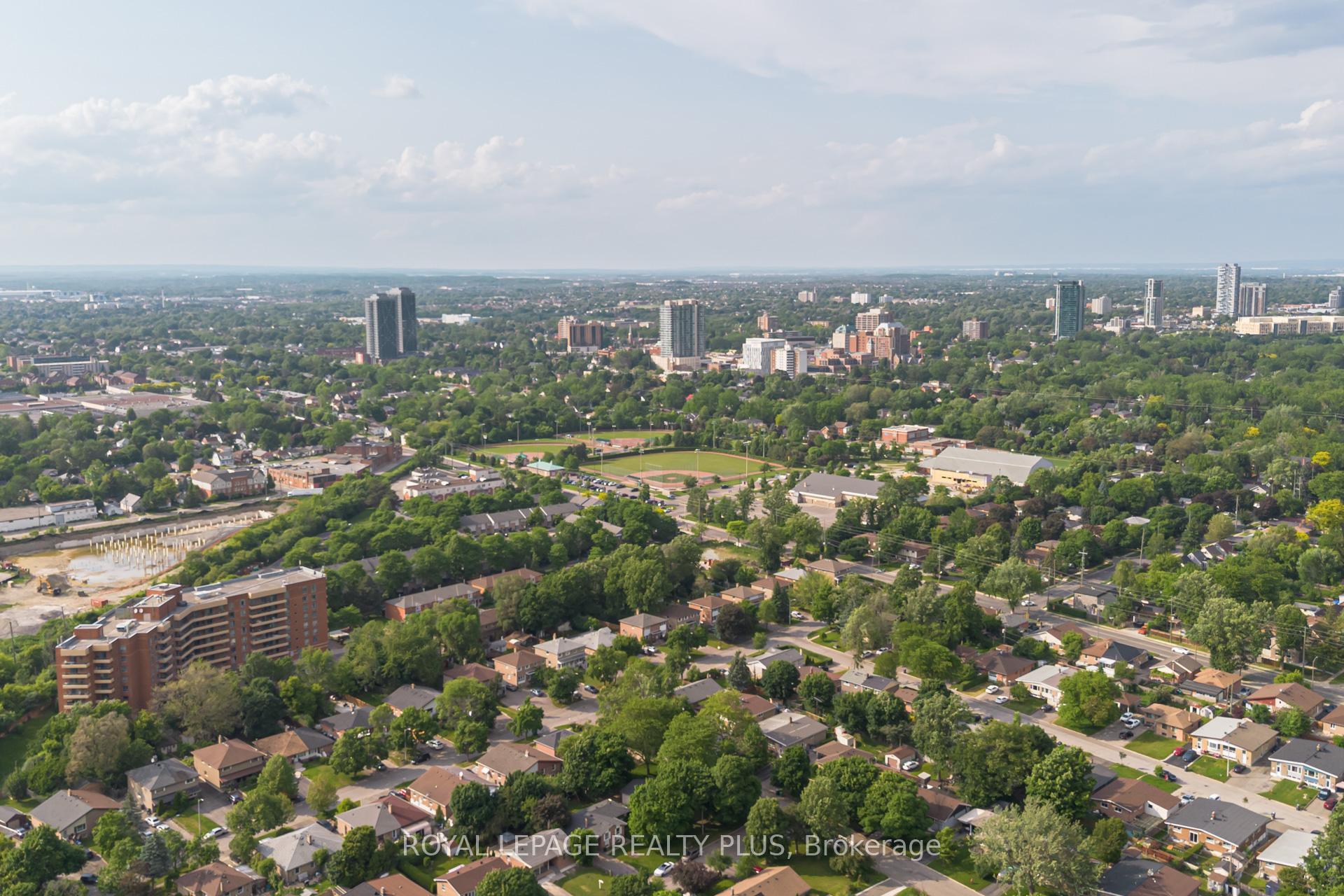 Photo 28 of 3 Gordon Drive, Brampton, Brampton South — HOMEH
