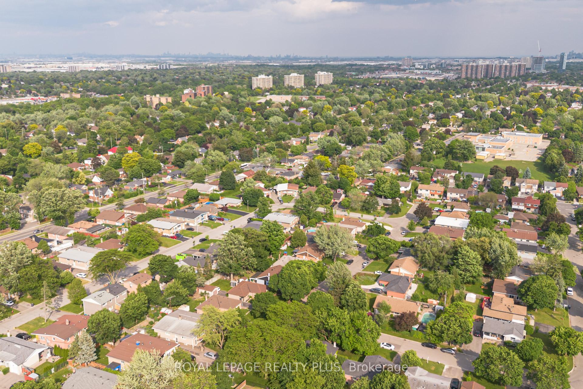 Photo 27 of 3 Gordon Drive, Brampton, Brampton South — HOMEH