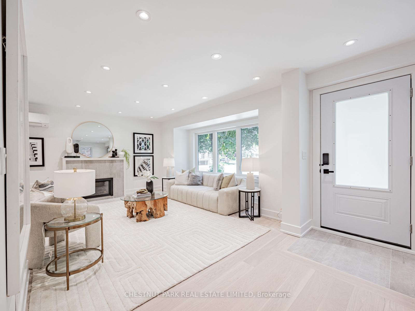 Photo 2 of 35 Rykert Crescent, Toronto, Leaside — HOMEH