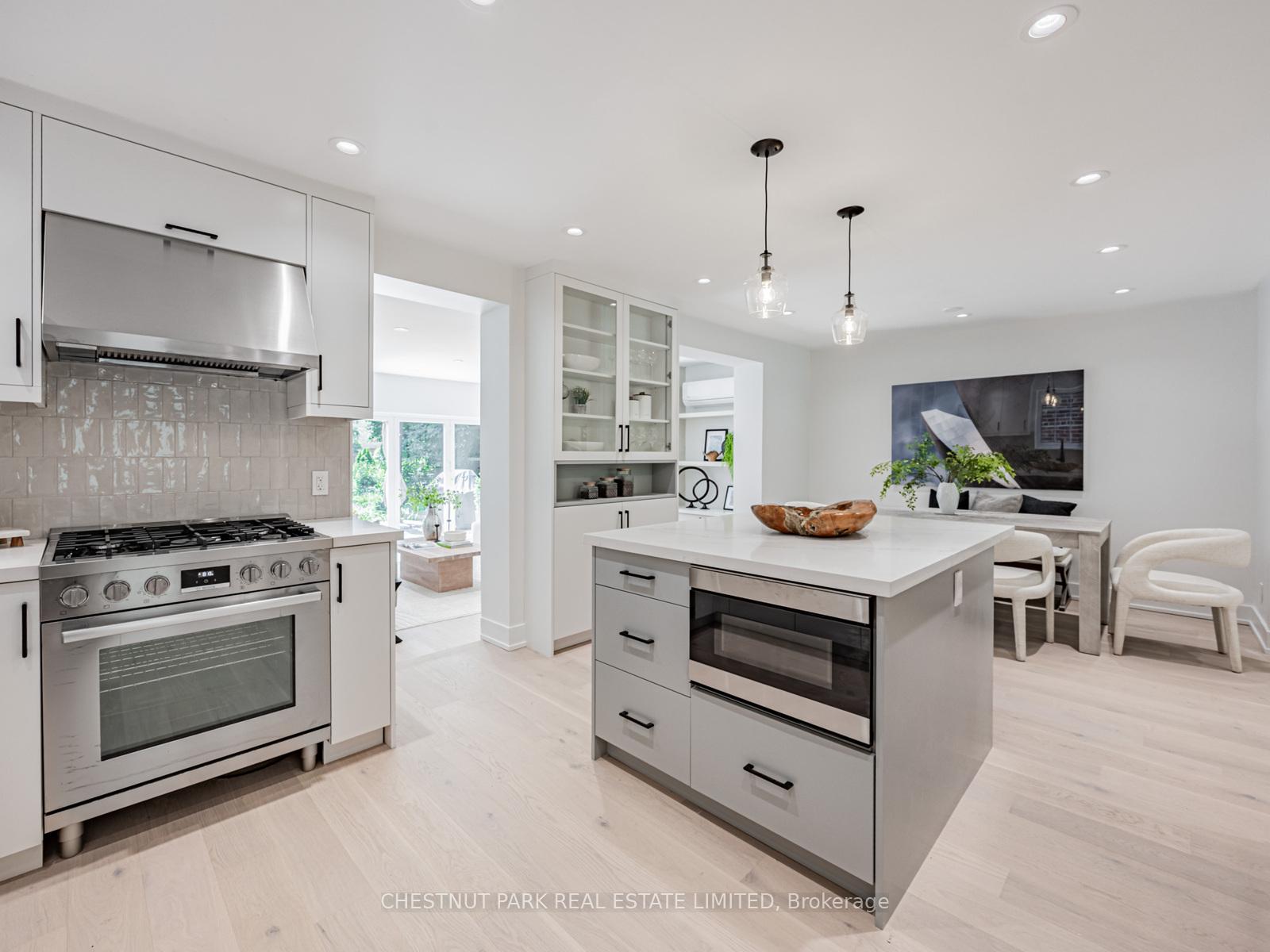 Photo 4 of 35 Rykert Crescent, Toronto, Leaside — HOMEH