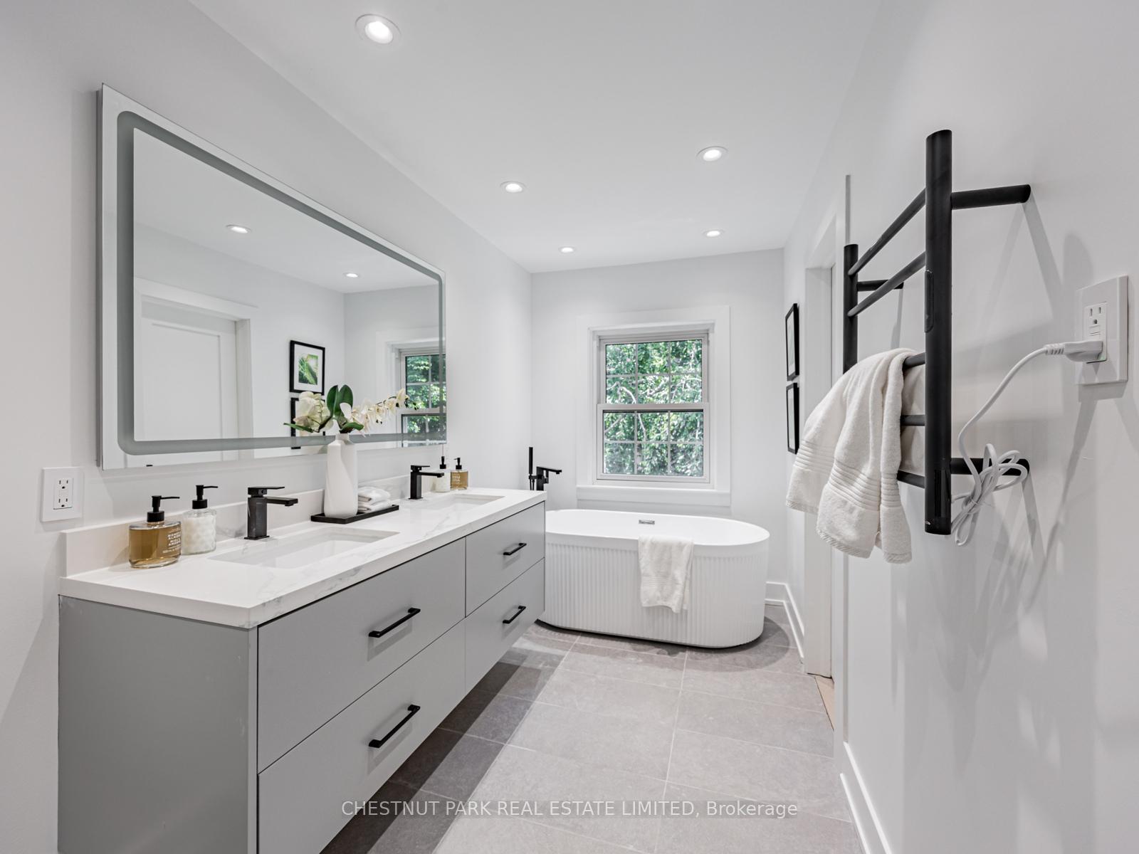 Photo 18 of 35 Rykert Crescent, Toronto, Leaside — HOMEH