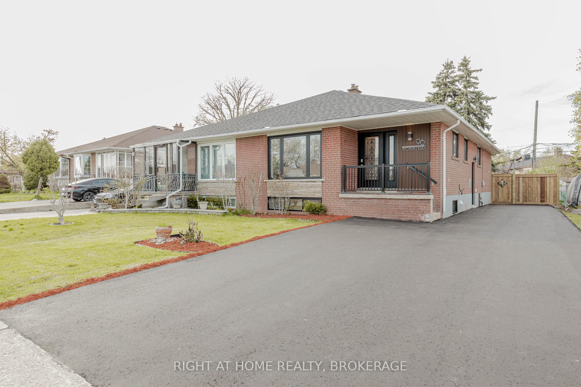 Photo 2 of 96 Avondale Boulevard, Brampton, Avondale — HOMEH