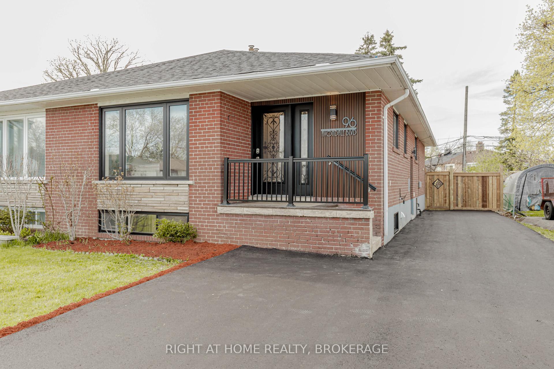 Photo 4 of 96 Avondale Boulevard, Brampton, Avondale — HOMEH