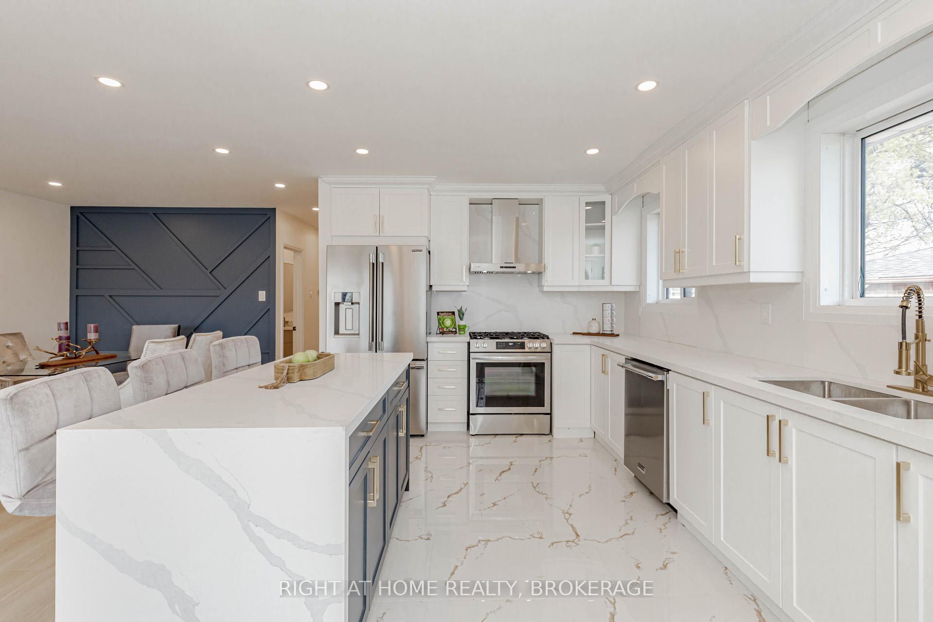 Photo 3 of 96 Avondale Boulevard, Brampton, Avondale — HOMEH