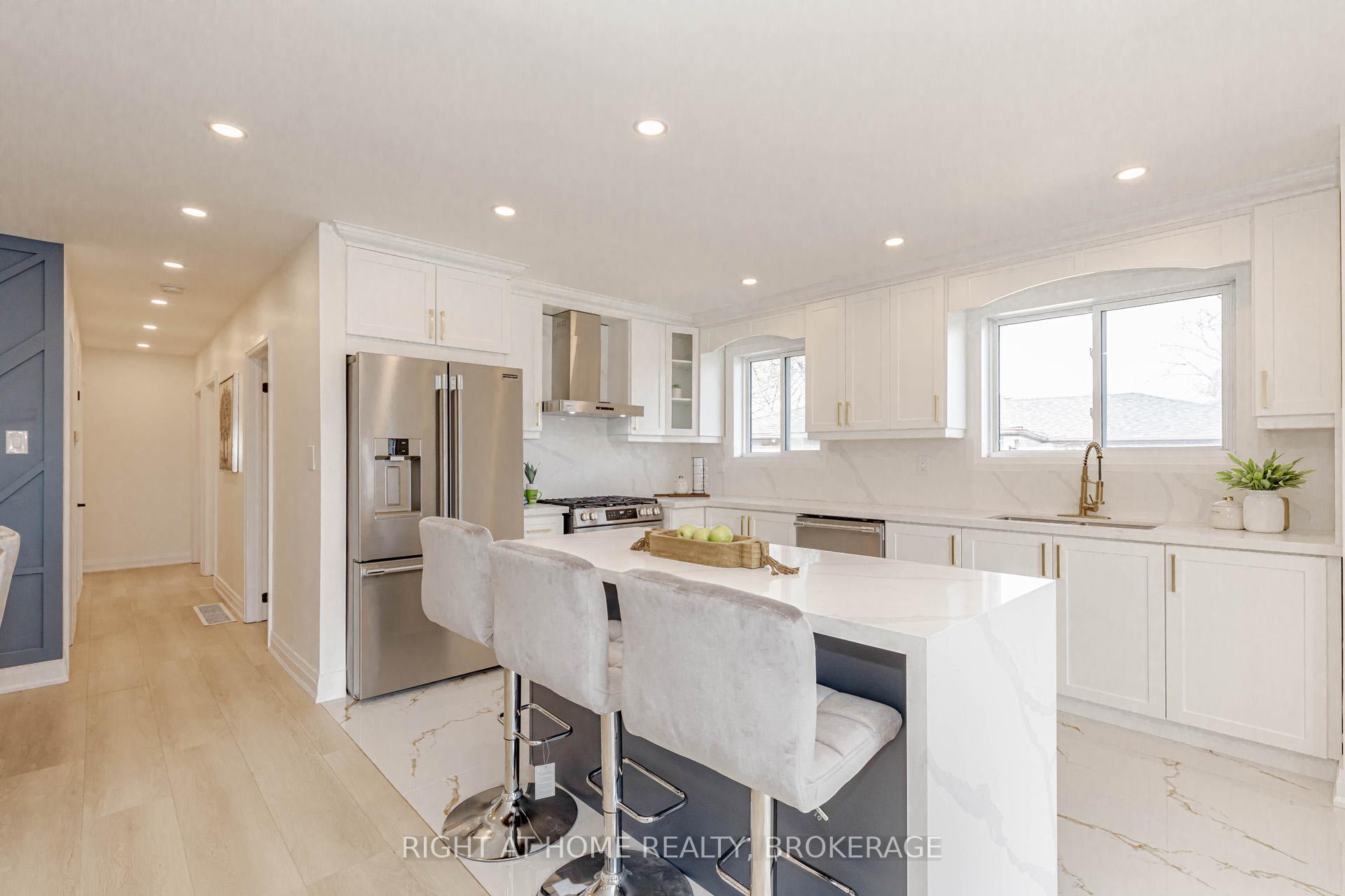 Photo 7 of 96 Avondale Boulevard, Brampton, Avondale — HOMEH