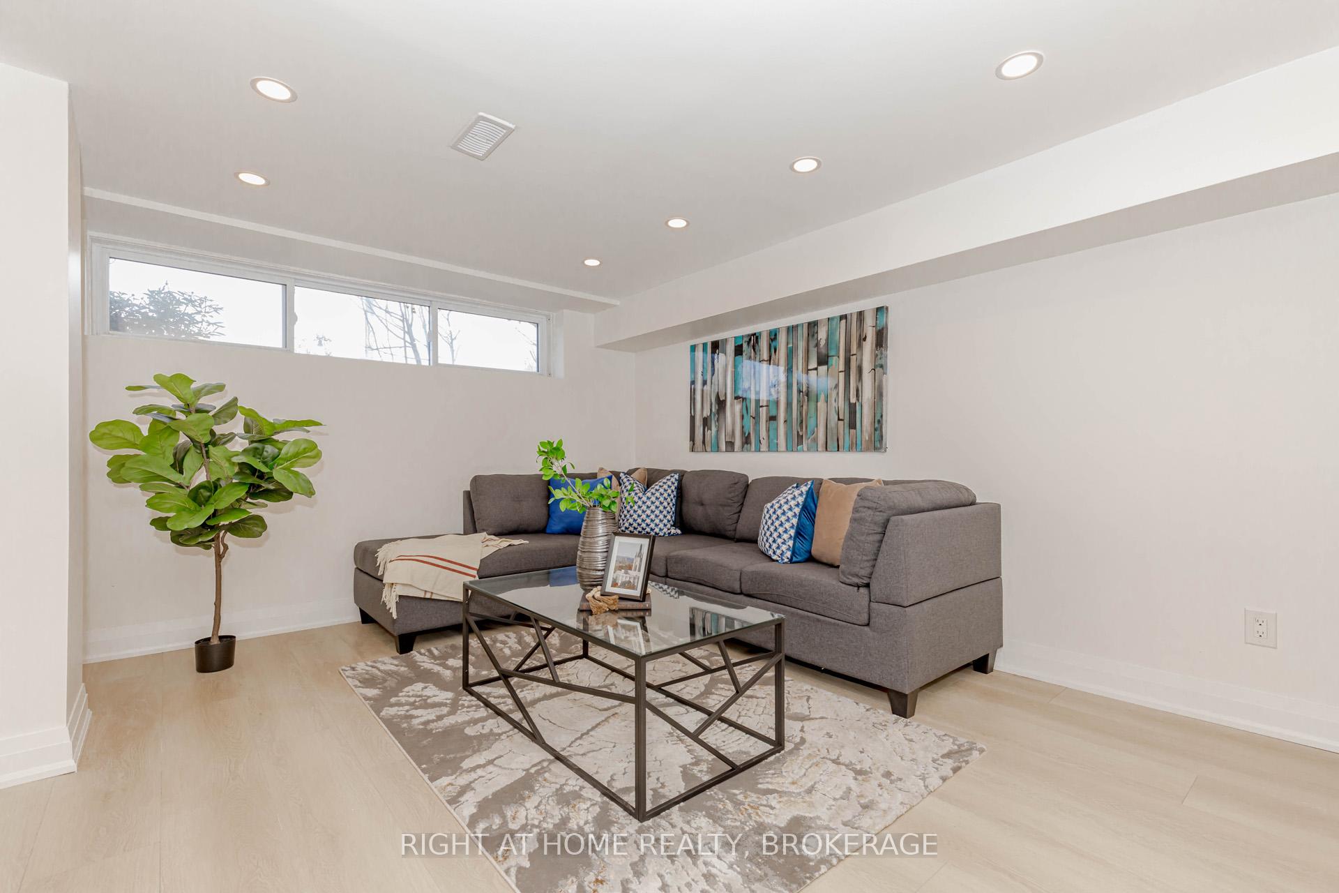 Photo 25 of 96 Avondale Boulevard, Brampton, Avondale — HOMEH