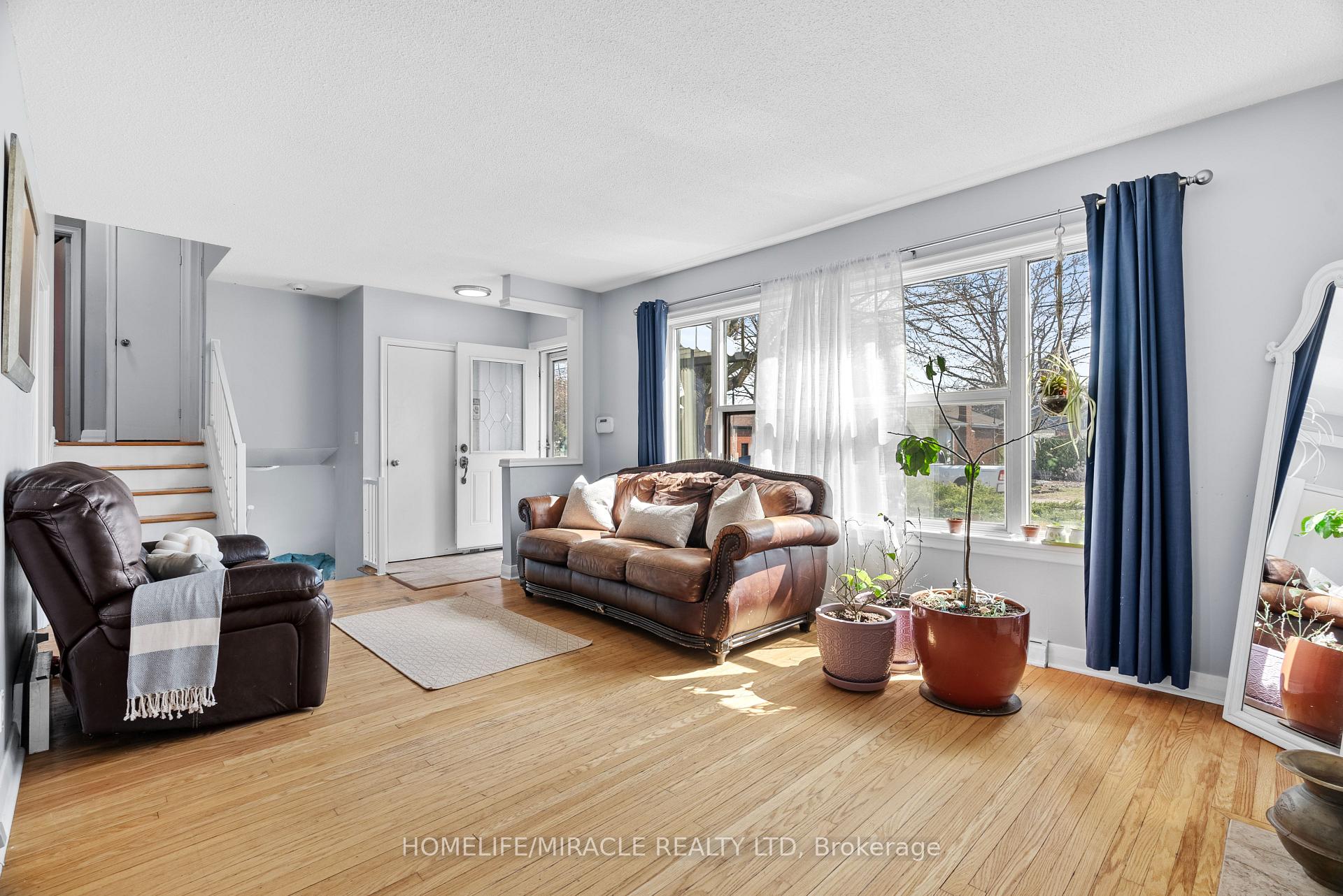 Photo 5 of 1013 Brucedale Avenue E, Hamilton, Sherwood — HOMEH