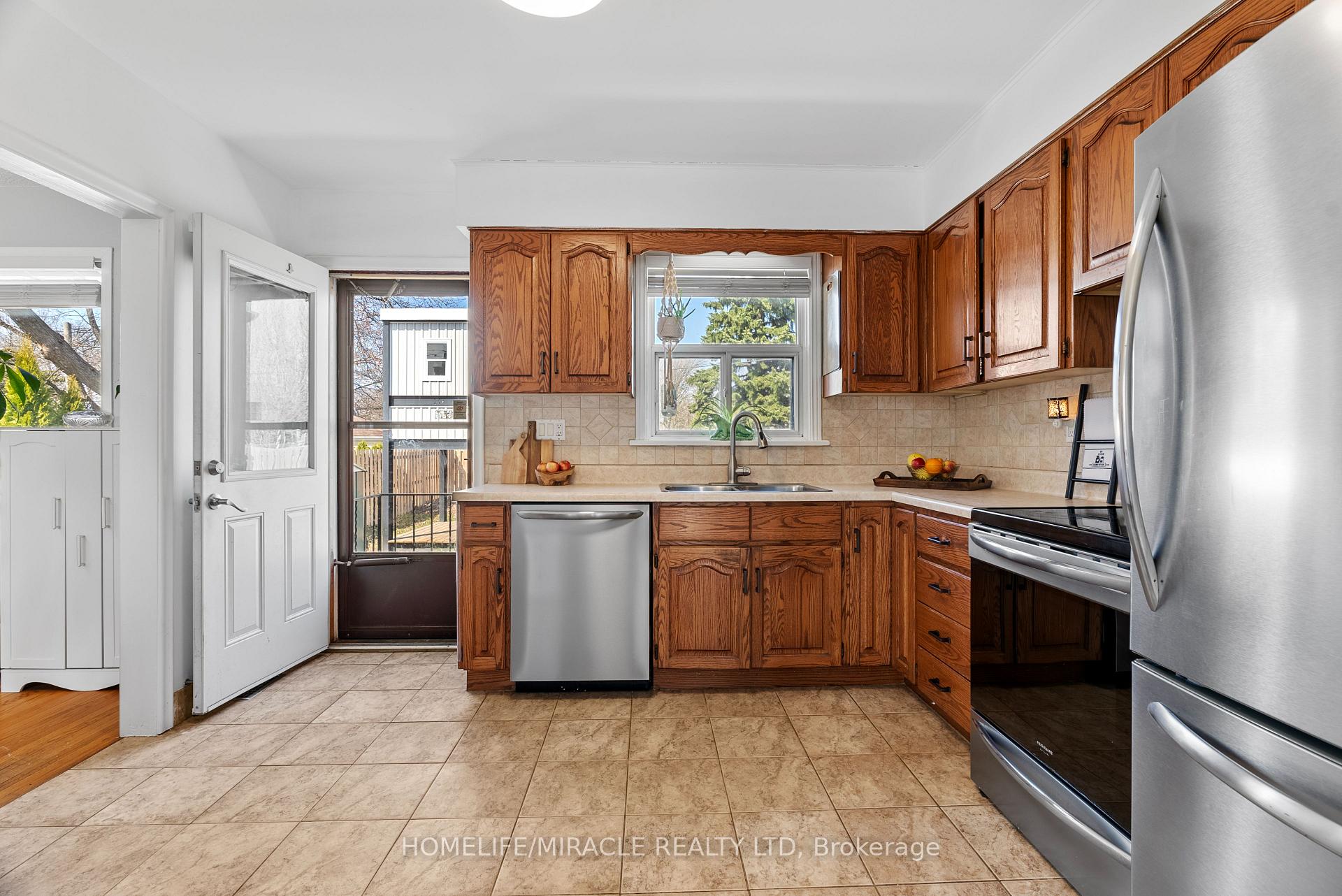 Photo 18 of 1013 Brucedale Avenue E, Hamilton, Sherwood — HOMEH