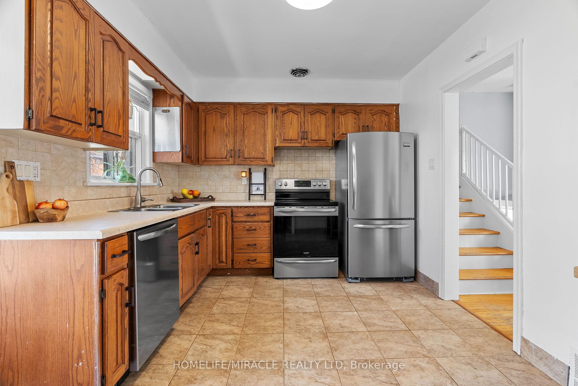 Photo 16 of 1013 Brucedale Avenue E, Hamilton, Sherwood — HOMEH